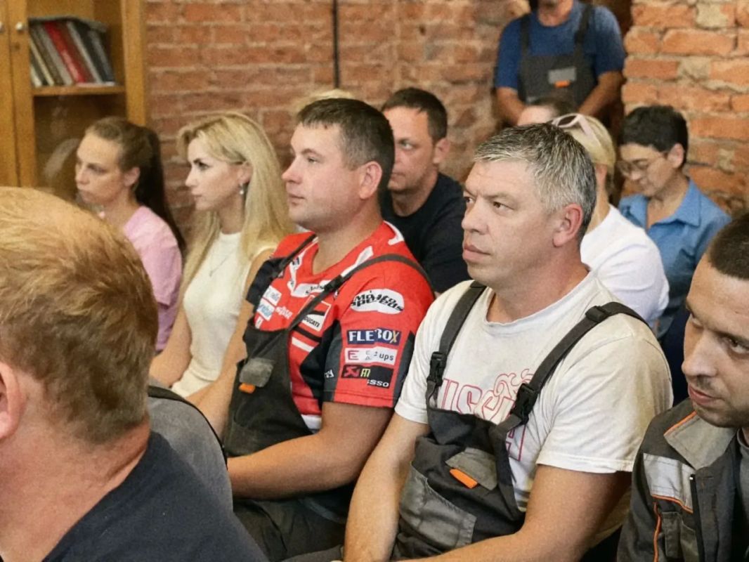 Артём Молчанов: Развитие городов Ярославской области и улучшение качества жизни людей — наша общая задача Артём Молчанов: Развитие городов Ярославской области и улучшение качества жизни людей — наша общая задача