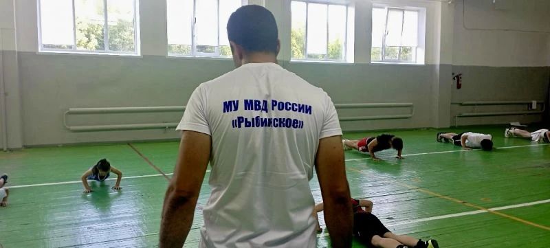 В Рыбинске полицейские и общественники провели «Зарядку со стражем порядка» для воспитанников секции тхэквондо В Рыбинске полицейские и общественники провели «Зарядку со стражем порядка» для воспитанников секции тхэквондо