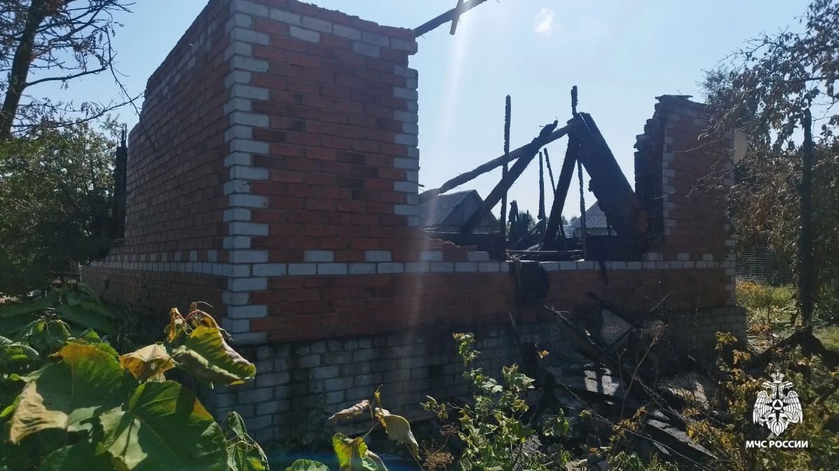 В Угличском округе аварийная электрика спалила дом В Угличском округе аварийная электрика спалила дом