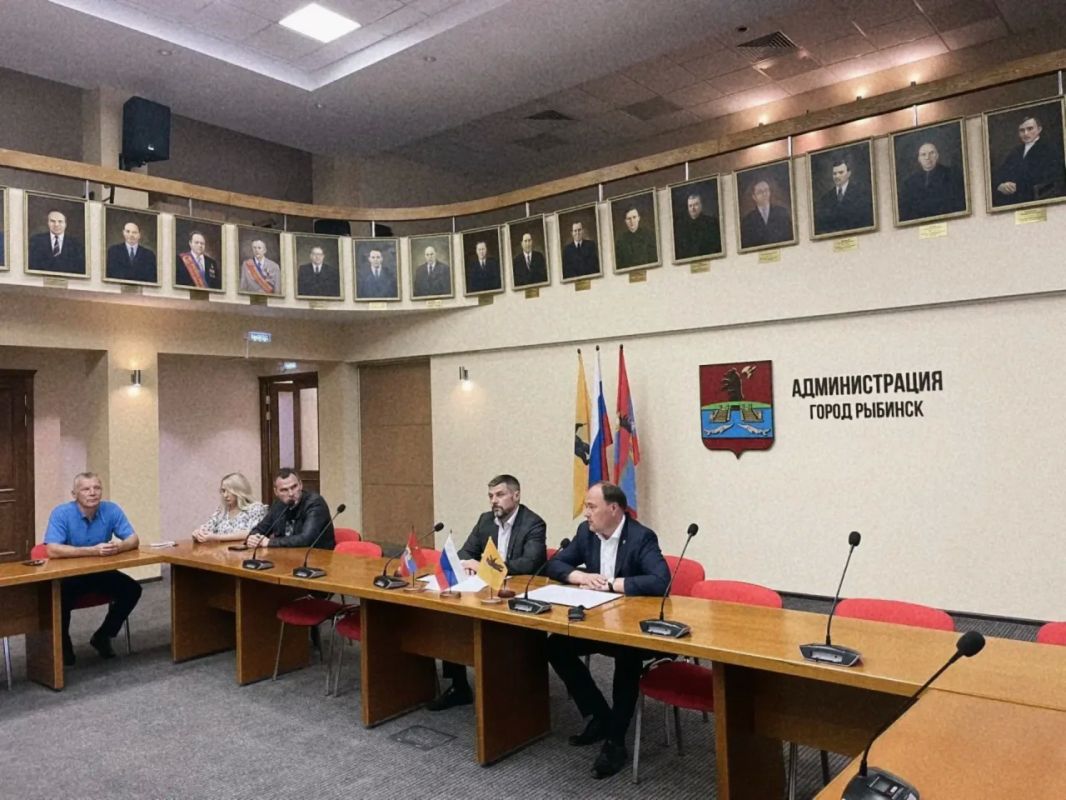 Артём Молчанов: Развитие городов Ярославской области и улучшение качества жизни людей — наша общая задача Артём Молчанов: Развитие городов Ярославской области и улучшение качества жизни людей — наша общая задача