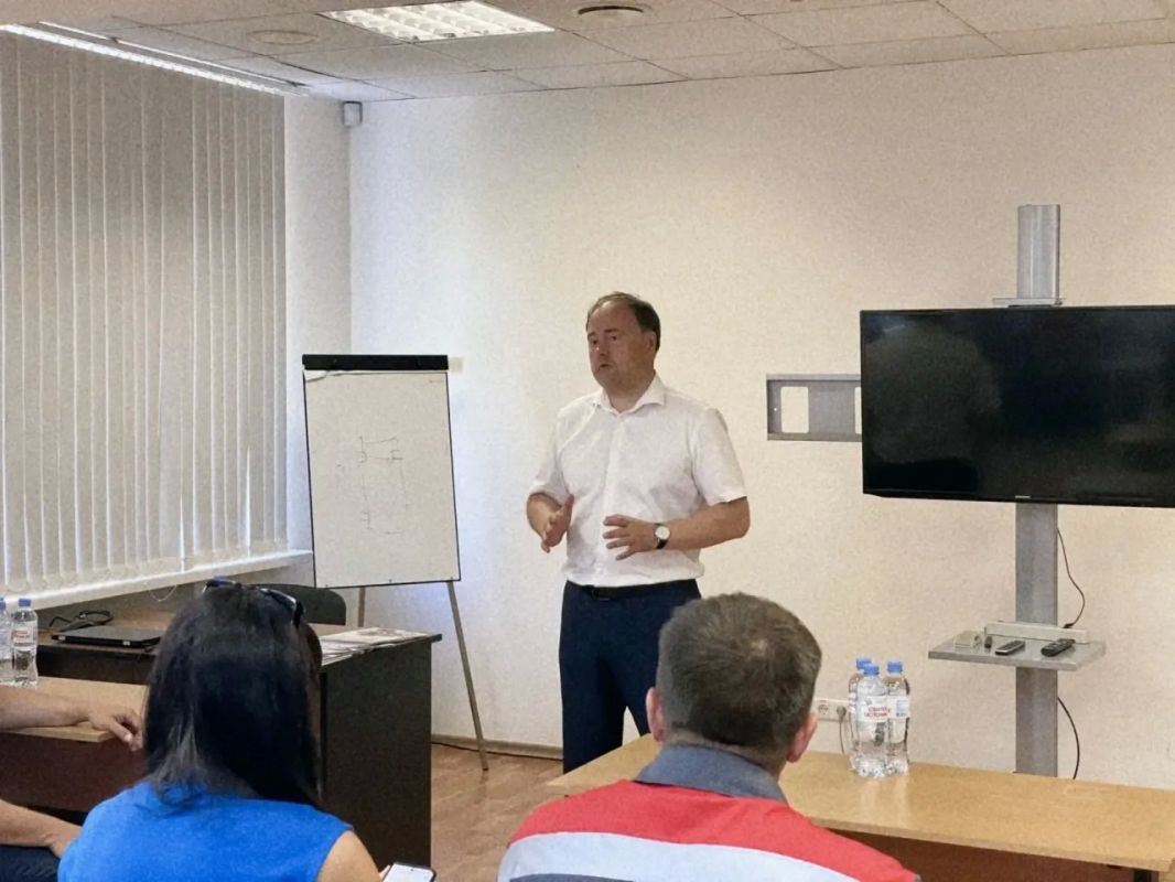 Артём Молчанов: Развитие городов Ярославской области и улучшение качества жизни людей — наша общая задача Артём Молчанов: Развитие городов Ярославской области и улучшение качества жизни людей — наша общая задача