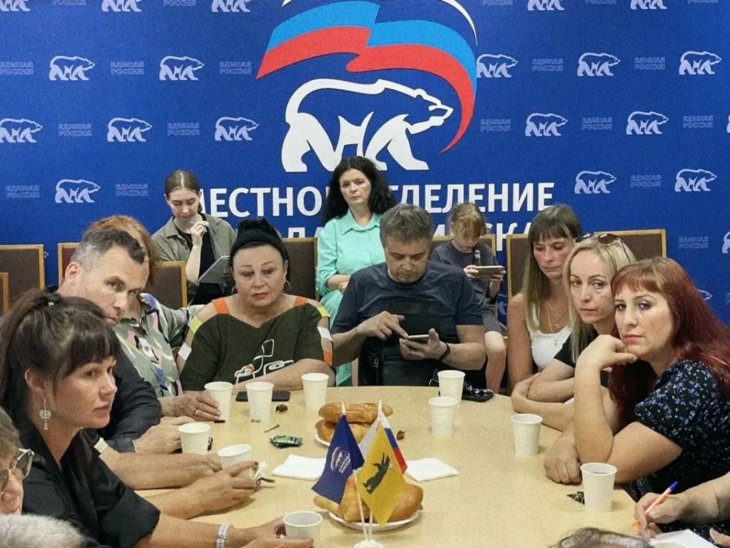 Артём Молчанов: Развитие городов Ярославской области и улучшение качества жизни людей — наша общая задача Артём Молчанов: Развитие городов Ярославской области и улучшение качества жизни людей — наша общая задача