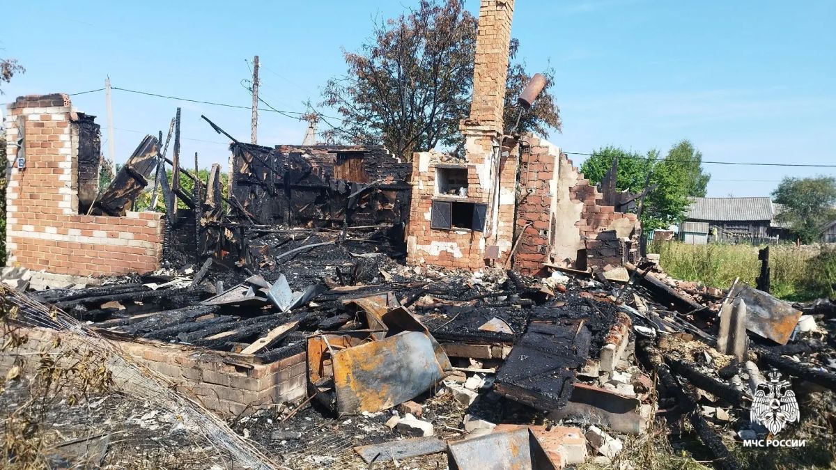 В Угличском округе аварийная электрика спалила дом
