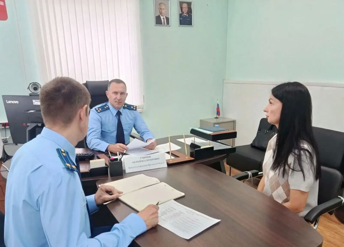 Заместитель прокурора Ярославской области Андрей Смирнов в рамках выезда мобильной приемной прокуратуры Ярославской области провёл личный прием жителей Даниловского муниципального округа по вопросам соблюдения прав... Заместитель прокурора Ярославской области Андрей Смирнов в рамках выезда мобильной приемной прокуратуры Ярославской области провёл личный прием жителей Даниловского муниципального округа по вопросам соблюдения прав...