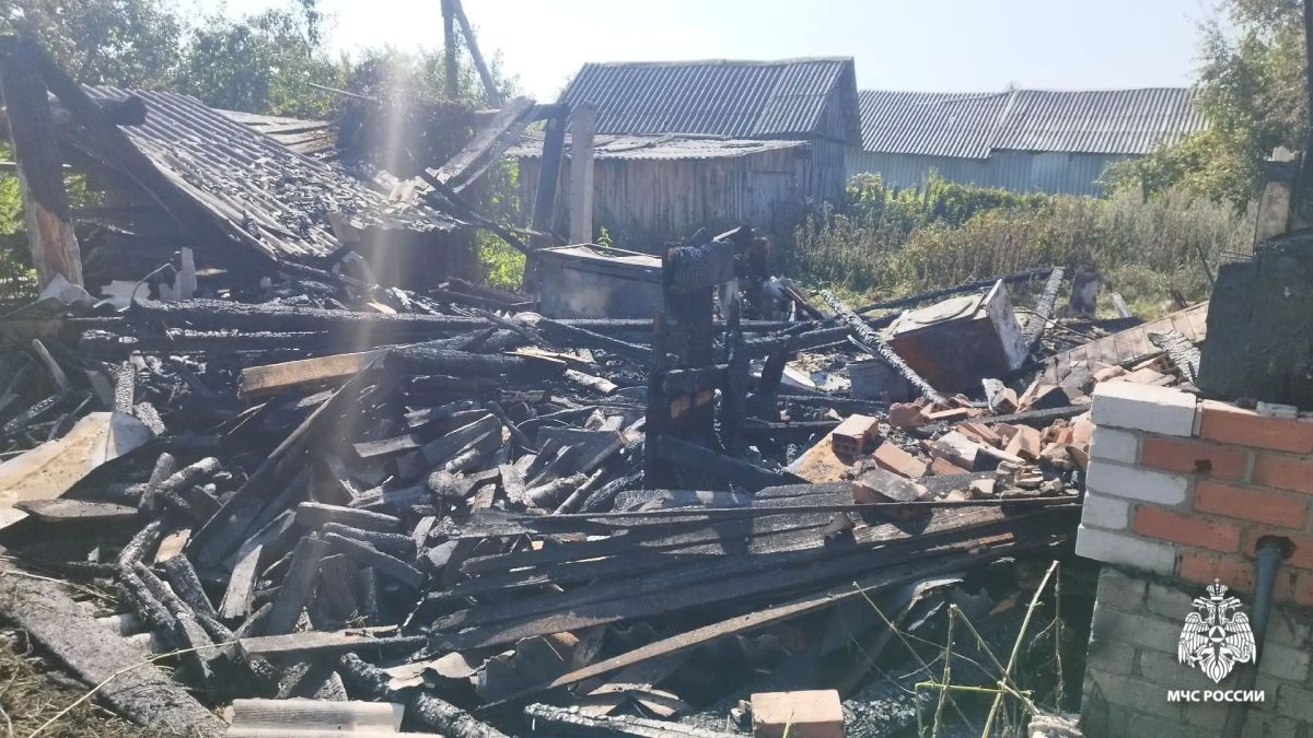 В Угличском округе аварийная электрика спалила дом В Угличском округе аварийная электрика спалила дом