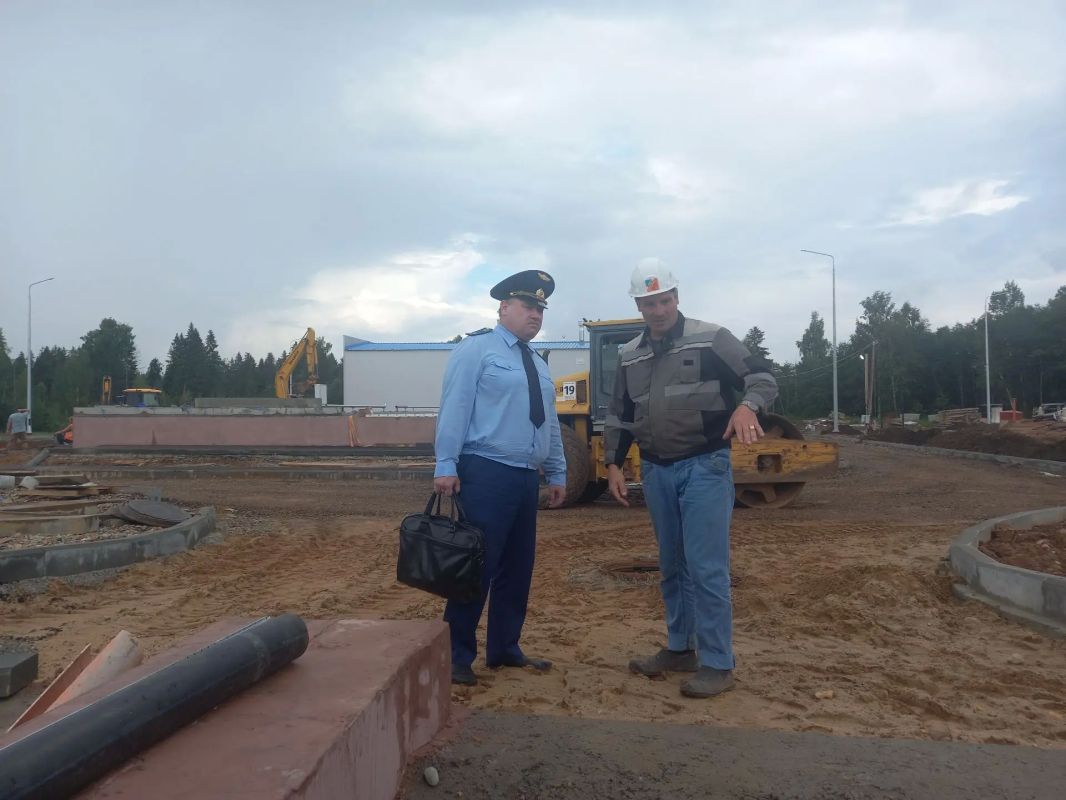 В рамках надзорных мероприятий прокурор Пошехонского района Вадим Пушкарев проверил ход выполнения работ по строительству очистных сооружений канализации г. Пошехонье В рамках надзорных мероприятий прокурор Пошехонского района Вадим Пушкарев проверил ход выполнения работ по строительству очистных сооружений канализации г. Пошехонье