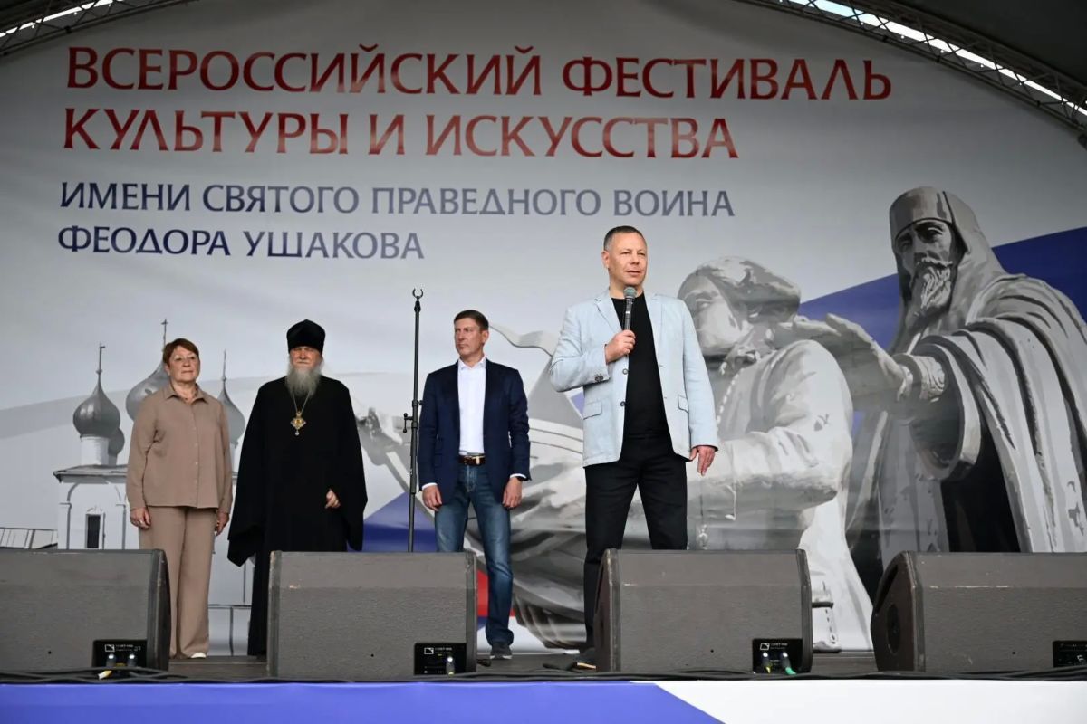 Михаил Евраев: Традиционный фестиваль в Хопылеве в этом году посвящен 25-летию канонизации прославленного адмирала, святого праведного воина Федора Федоровича Ушакова Михаил Евраев: Традиционный фестиваль в Хопылеве в этом году посвящен 25-летию канонизации прославленного адмирала, святого праведного воина Федора Федоровича Ушакова