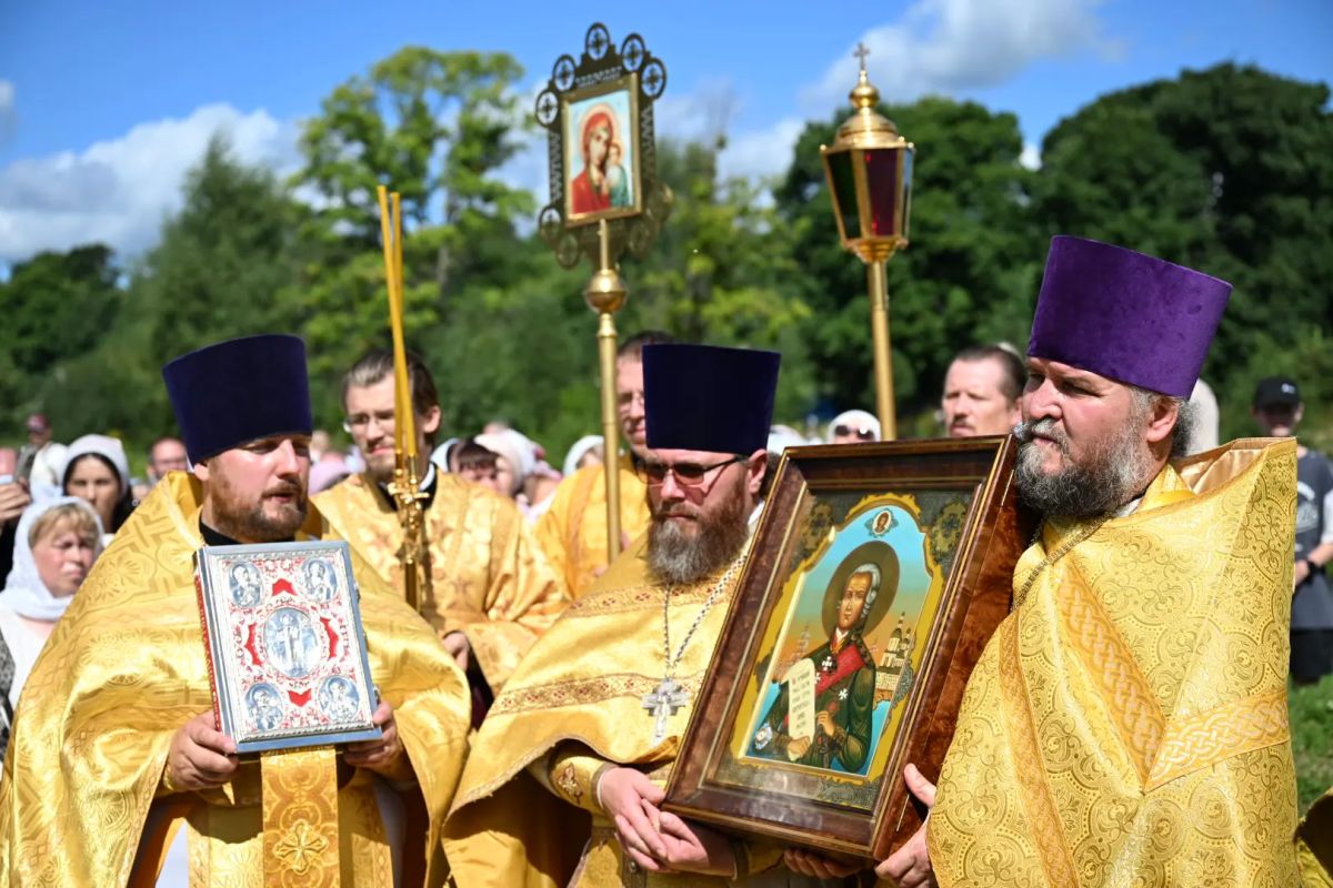 Михаил Евраев: Традиционный фестиваль в Хопылеве в этом году посвящен 25-летию канонизации прославленного адмирала, святого праведного воина Федора Федоровича Ушакова Михаил Евраев: Традиционный фестиваль в Хопылеве в этом году посвящен 25-летию канонизации прославленного адмирала, святого праведного воина Федора Федоровича Ушакова