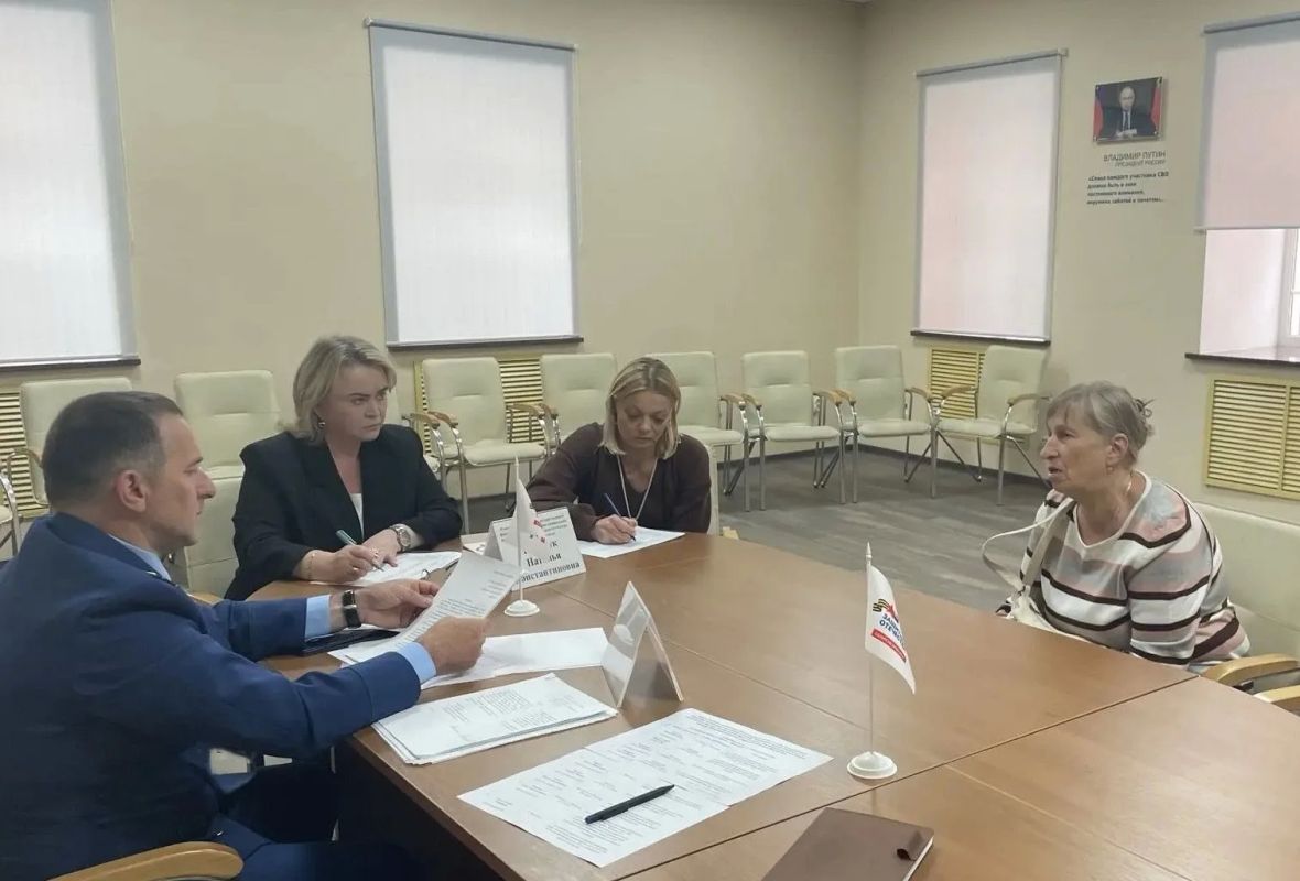 Заместитель прокурора Ярославской области Андрей Смирнов провел личный прием участников специальной военной операции и членов их семей Заместитель прокурора Ярославской области Андрей Смирнов провел личный прием участников специальной военной операции и членов их семей