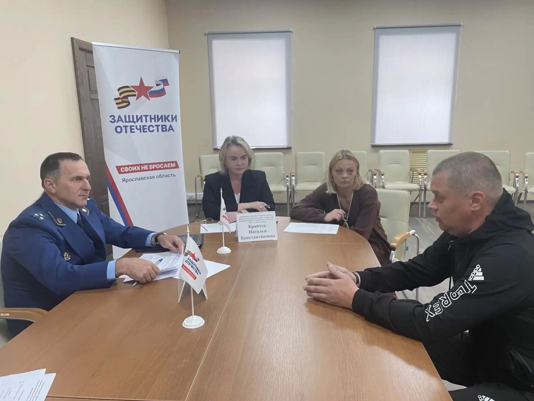 Заместитель прокурора Ярославской области Андрей Смирнов провел личный прием участников специальной военной операции и членов их семей Заместитель прокурора Ярославской области Андрей Смирнов провел личный прием участников специальной военной операции и членов их семей