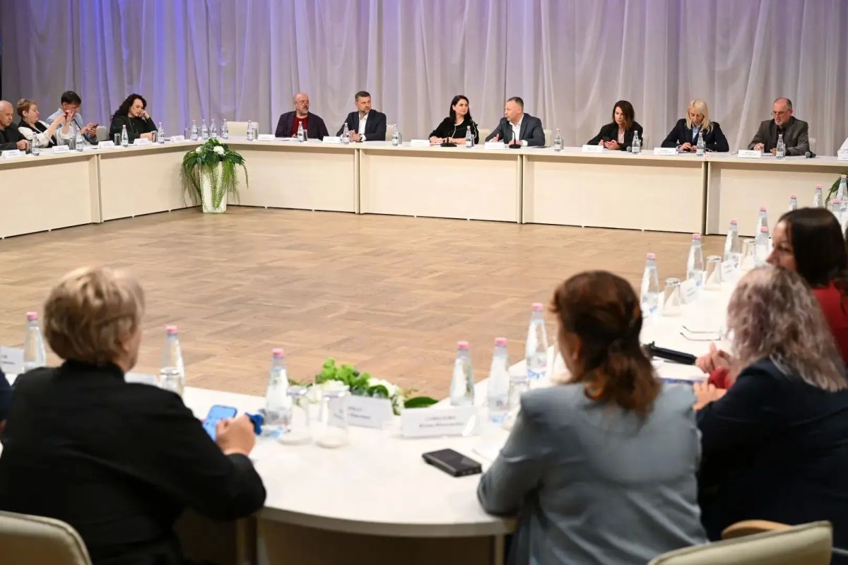 Михаил Евраев: Теме здравоохранения на встрече с журналистами и блогерами посвятили много времени Михаил Евраев: Теме здравоохранения на встрече с журналистами и блогерами посвятили много времени