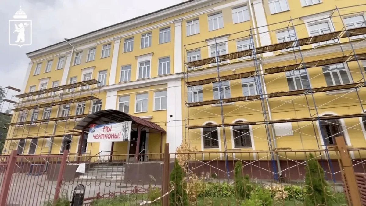 Продолжаем благоустраивать и обновлять образовательные учреждения нашего города Продолжаем благоустраивать и обновлять образовательные учреждения нашего города