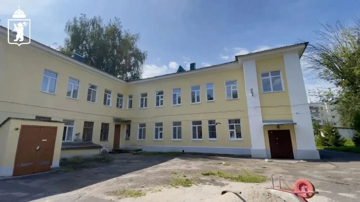 Продолжаем благоустраивать и обновлять образовательные учреждения нашего города Продолжаем благоустраивать и обновлять образовательные учреждения нашего города