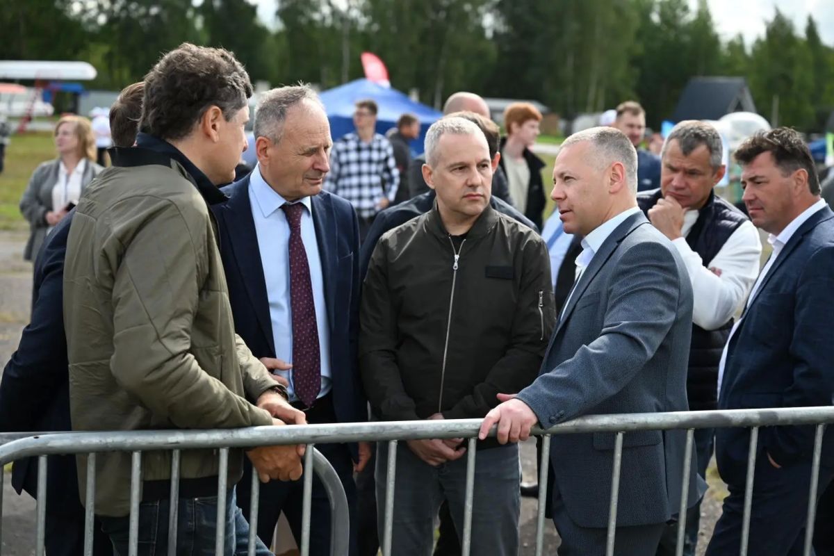 Михаил Евраев: На территории аэропорта Левцово прошел ежегодный праздник «День Ярославского поля» Михаил Евраев: На территории аэропорта Левцово прошел ежегодный праздник «День Ярославского поля»