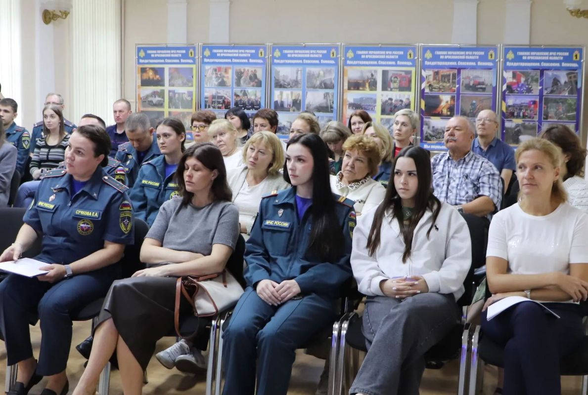«ИнформУИК» в Ярославской области: председатель регионального избиркома встретился с сотрудниками МЧС «ИнформУИК» в Ярославской области: председатель регионального избиркома встретился с сотрудниками МЧС