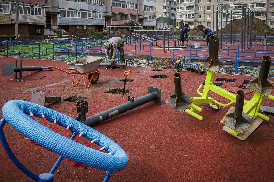 В Рыбинске продолжается благоустройство двора на Юбилейной В Рыбинске продолжается благоустройство двора на Юбилейной