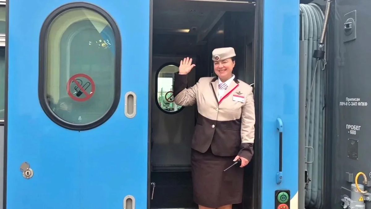 Михаил Евраев: В Ярославль прибыл первый двухэтажный экспресс «Аврора» Михаил Евраев: В Ярославль прибыл первый двухэтажный экспресс «Аврора»
