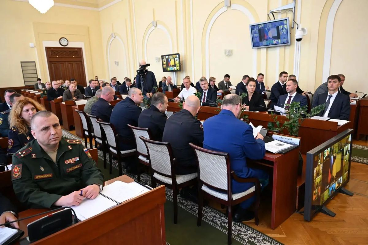 Михаил Евраев: На заседании антитеррористической комиссии обсудили готовность школ и колледжей региона к новому учебному году Михаил Евраев: На заседании антитеррористической комиссии обсудили готовность школ и колледжей региона к новому учебному году