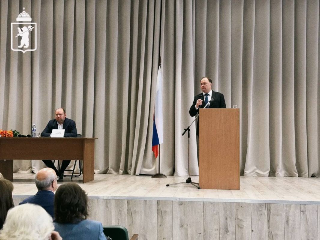 Артём Молчанов: Вместе с педагогами и руководителями ярославских школ и детских садов подводим итоги работы и ставим задачи на новый учебный год Артём Молчанов: Вместе с педагогами и руководителями ярославских школ и детских садов подводим итоги работы и ставим задачи на новый учебный год