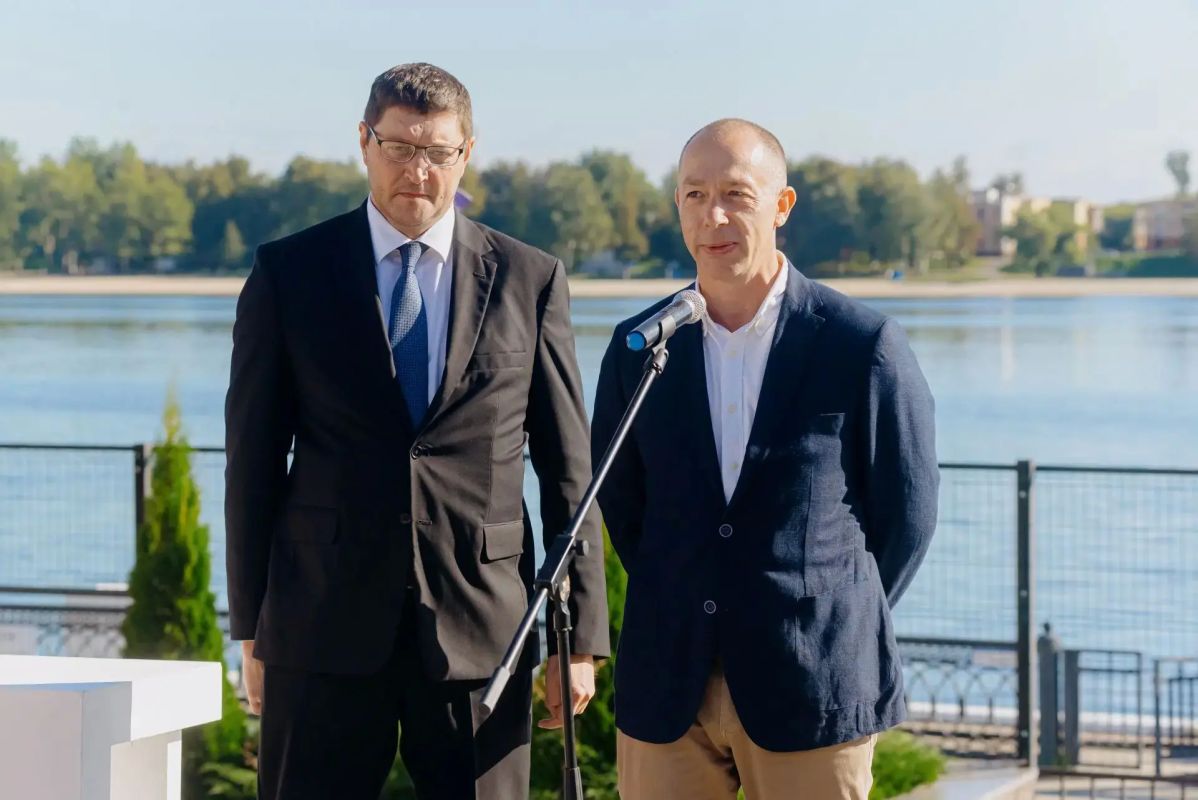 Михаил Евраев: Сегодня состоялся первый рейс нового водного маршрута, который связал Ярославль, Кострому и Плес Михаил Евраев: Сегодня состоялся первый рейс нового водного маршрута, который связал Ярославль, Кострому и Плес