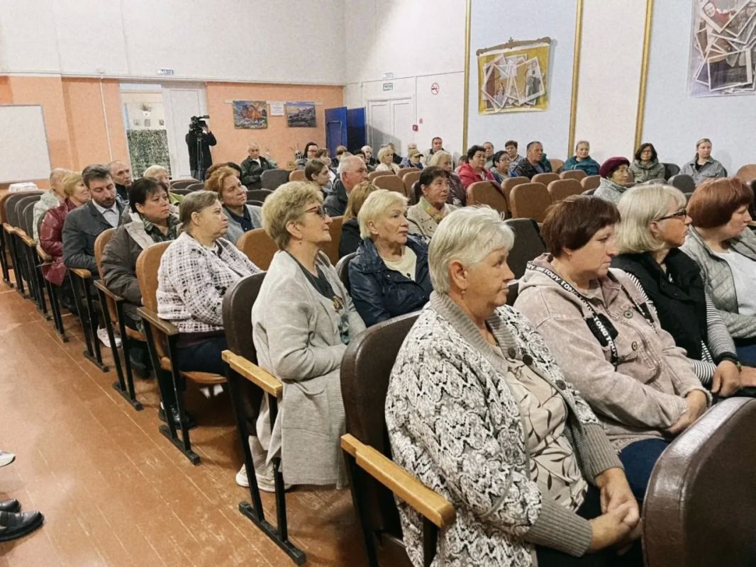 Артём Молчанов: Обсудили с жителями актуальные вопросы развития Угличского округа Артём Молчанов: Обсудили с жителями актуальные вопросы развития Угличского округа
