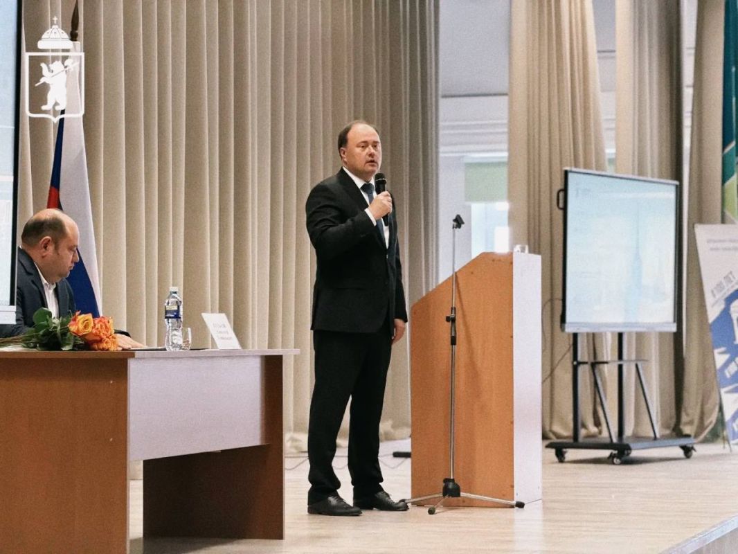 Артём Молчанов: Вместе с педагогами и руководителями ярославских школ и детских садов подводим итоги работы и ставим задачи на новый учебный год Артём Молчанов: Вместе с педагогами и руководителями ярославских школ и детских садов подводим итоги работы и ставим задачи на новый учебный год