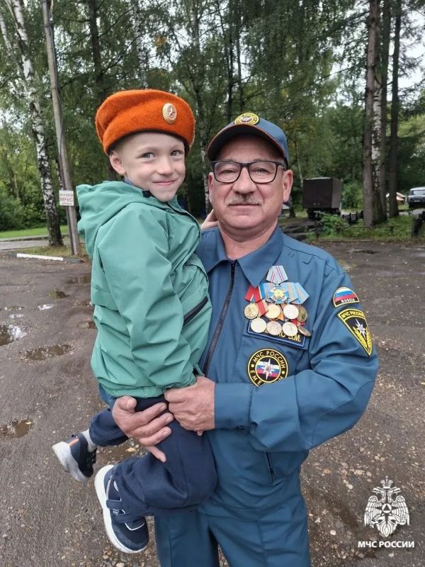 #ЛицаМЧС. Пожарное дело - это путь, который выбирают люди с особым складом характера: мужественные, решительные и бесконечно преданные своему делу #ЛицаМЧС. Пожарное дело - это путь, который выбирают люди с особым складом характера: мужественные, решительные и бесконечно преданные своему делу