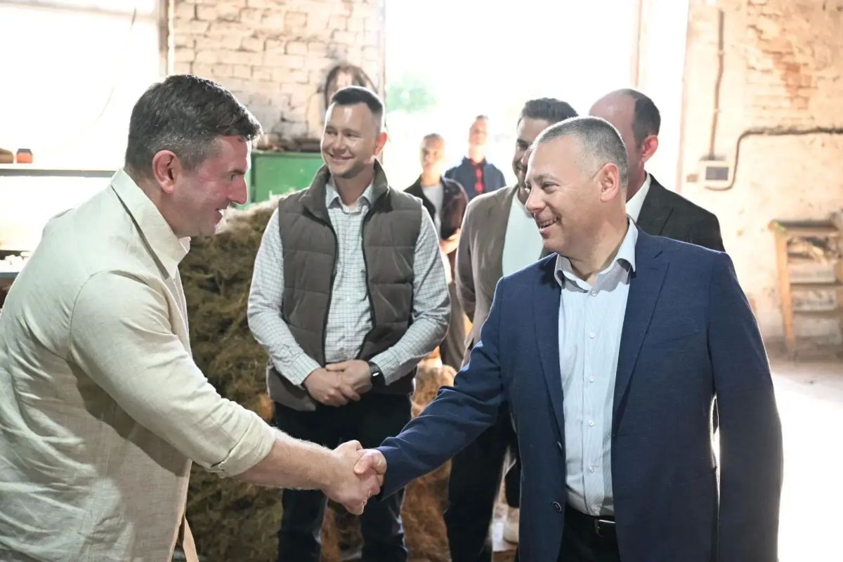 Михаил Евраев: Сегодня в деревне Игрищи Большесельского округа проходит десятый фестиваль «Влюблен в лен» Михаил Евраев: Сегодня в деревне Игрищи Большесельского округа проходит десятый фестиваль «Влюблен в лен»