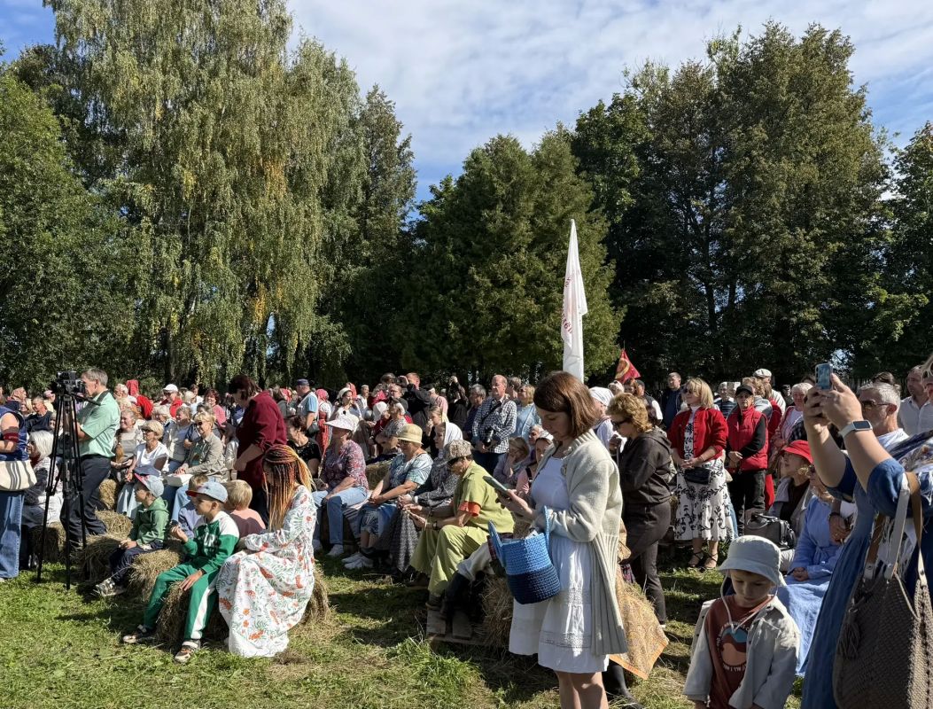 Артём Молчанов: В Большом селе оценил инвестиционную привлекательность и пути дальнейшего промышленного и туристического развития округа Артём Молчанов: В Большом селе оценил инвестиционную привлекательность и пути дальнейшего промышленного и туристического развития округа