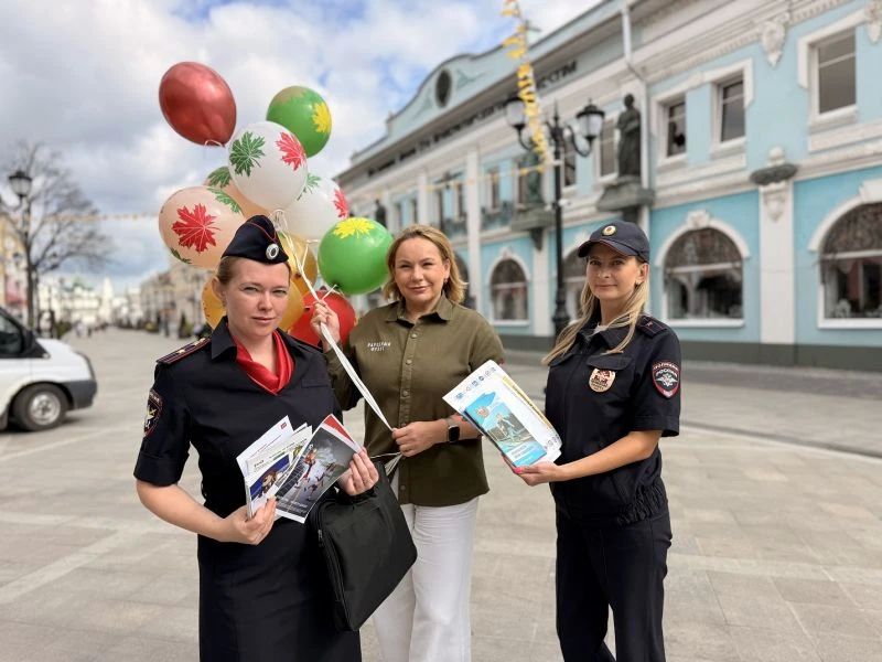 В преддверии нового учебного года полицейские и общественники Ярославля провели профилактические беседы со школьниками и студентами В преддверии нового учебного года полицейские и общественники Ярославля провели профилактические беседы со школьниками и студентами