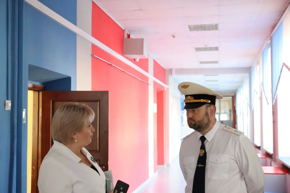 Прокурор Ярославской области Климент Юрздицкий принял участие в торжественной линейке, посвященной Дню знаний, в Центре образования - школе № 43 с углубленным изучением немецкого языка в составе средней общеобразовательной... Прокурор Ярославской области Климент Юрздицкий принял участие в торжественной линейке, посвященной Дню знаний, в Центре образования - школе № 43 с углубленным изучением немецкого языка в составе средней общеобразовательной...