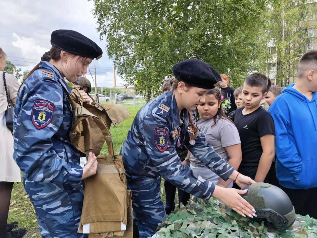 В школах Рыбинска прошёл День солидарности в борьбе с терроризмом В школах Рыбинска прошёл День солидарности в борьбе с терроризмом