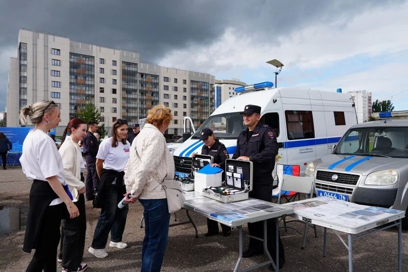 В Ярославле полицейские и общественники приняли участие в акции «Мы первыми приходим на помощь» В Ярославле полицейские и общественники приняли участие в акции «Мы первыми приходим на помощь»