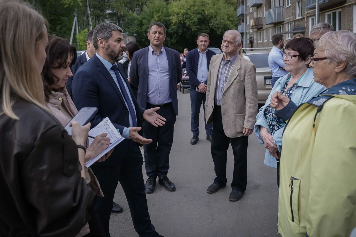 Слипу – повышенное внимание: глава Рыбинска проверил территорию микрорайона и дал ряд поручений Слипу – повышенное внимание: глава Рыбинска проверил территорию микрорайона и дал ряд поручений