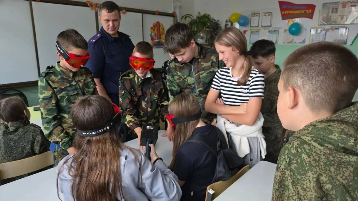 Сотрудник следственного управления по Ярославской области провел познавательное мероприятие в кадетском корпусе Сотрудник следственного управления по Ярославской области провел познавательное мероприятие в кадетском корпусе