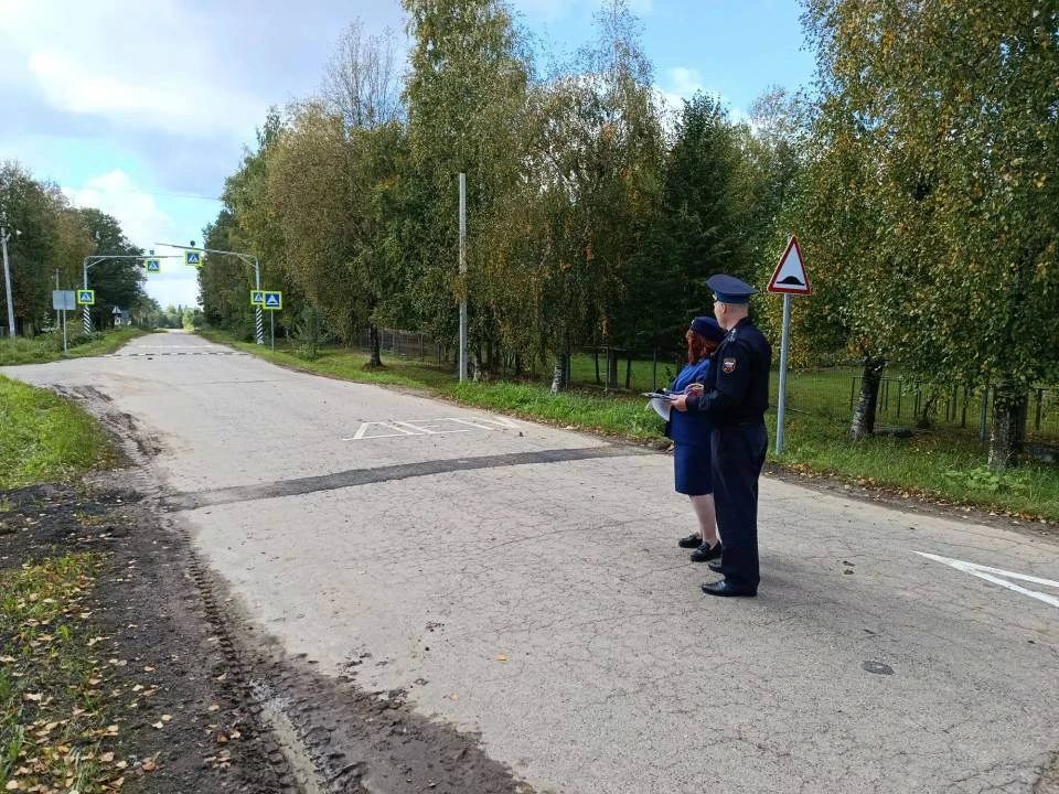 Прокуратура Пошехонского района провела выездную проверку исполнения решений суда по искам прокуратуры района о ремонте дорог Прокуратура Пошехонского района провела выездную проверку исполнения решений суда по искам прокуратуры района о ремонте дорог