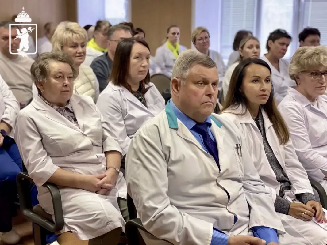 Артём Молчанов: Провели ряд встреч в медицинских учреждениях города вместе с исполняющей обязанности министра здравоохранения региона Марией Можейко Артём Молчанов: Провели ряд встреч в медицинских учреждениях города вместе с исполняющей обязанности министра здравоохранения региона Марией Можейко