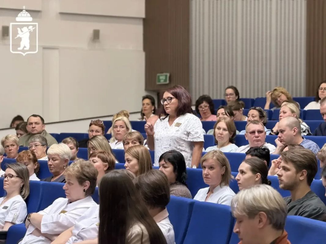Артём Молчанов: Провели ряд встреч в медицинских учреждениях города вместе с исполняющей обязанности министра здравоохранения региона Марией Можейко Артём Молчанов: Провели ряд встреч в медицинских учреждениях города вместе с исполняющей обязанности министра здравоохранения региона Марией Можейко