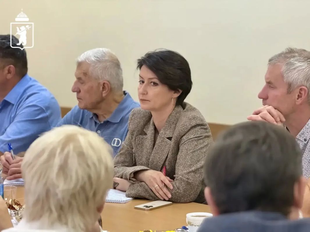 Артём Молчанов: На встрече с представителями профсоюзной организации Ярославской области обсудили улучшение условий труда Артём Молчанов: На встрече с представителями профсоюзной организации Ярославской области обсудили улучшение условий труда