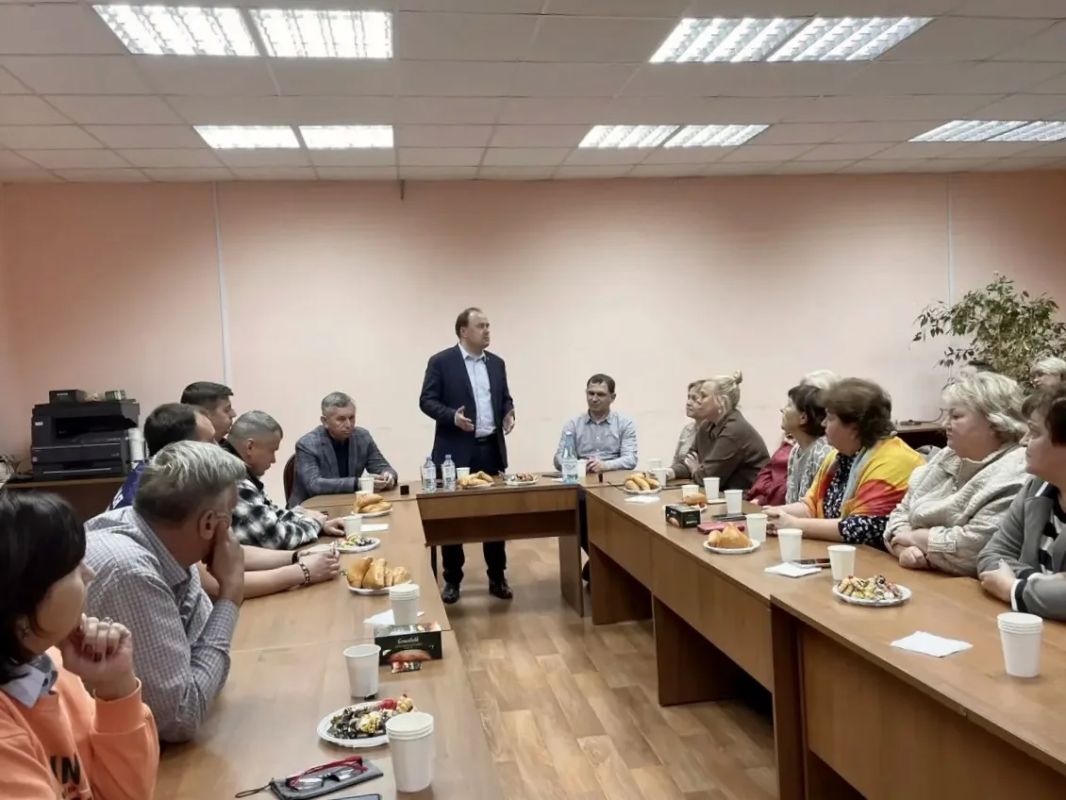 Артём Молчанов: Провели встречу с представителями Ивняковского общественного совета Артём Молчанов: Провели встречу с представителями Ивняковского общественного совета