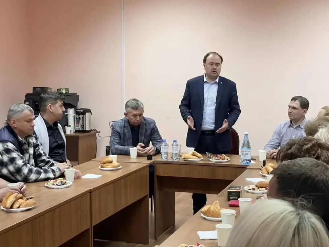 Артём Молчанов: Провели встречу с представителями Ивняковского общественного совета Артём Молчанов: Провели встречу с представителями Ивняковского общественного совета