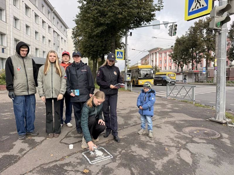 Сотрудники полиции и общественники реализуют профилактические мероприятия в рамках акции «Возьми ребенка за руку» в Ярославле Сотрудники полиции и общественники реализуют профилактические мероприятия в рамках акции «Возьми ребенка за руку» в Ярославле