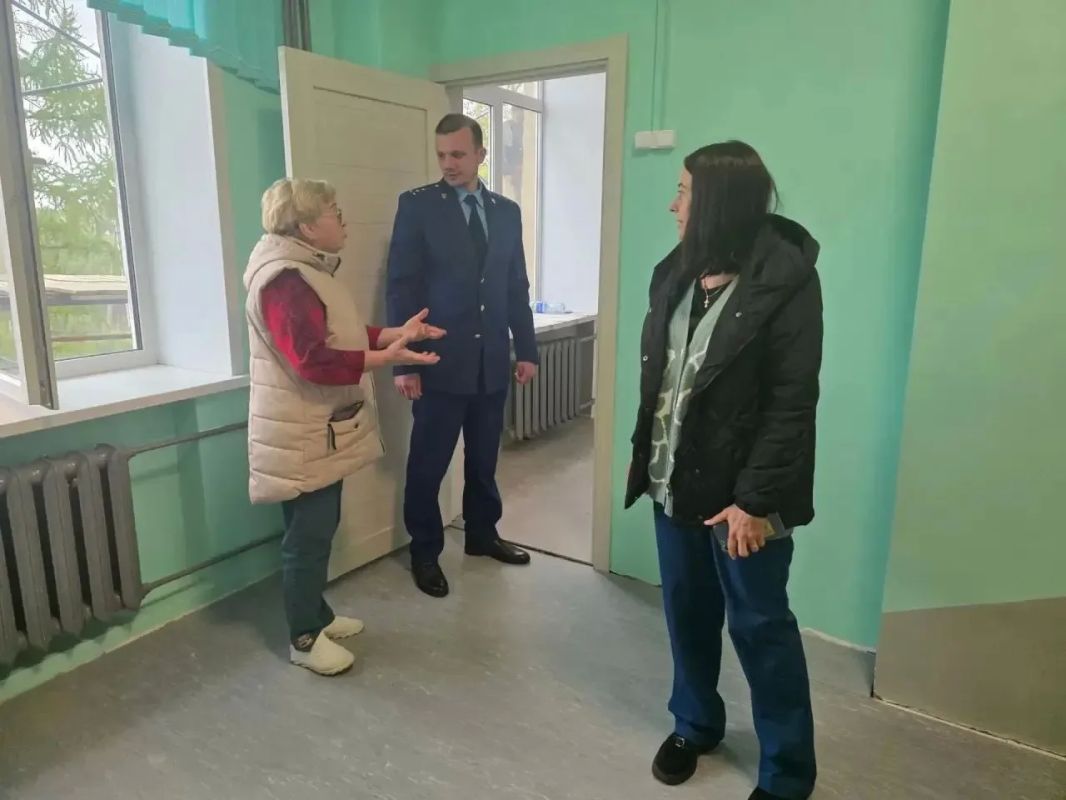 В рамках надзорного сопровождения реализации национального проекта «Молодежь и дети» Рыбинская городская прокуратура контролирует исполнение требований законодательства при капитальном ремонте здания Тихменевской школы в... В рамках надзорного сопровождения реализации национального проекта «Молодежь и дети» Рыбинская городская прокуратура контролирует исполнение требований законодательства при капитальном ремонте здания Тихменевской школы в...