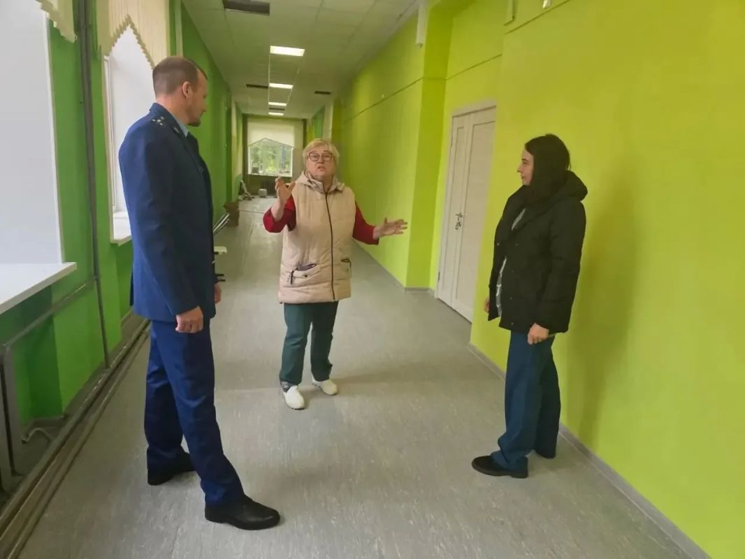 В рамках надзорного сопровождения реализации национального проекта «Молодежь и дети» Рыбинская городская прокуратура контролирует исполнение требований законодательства при капитальном ремонте здания Тихменевской школы в... В рамках надзорного сопровождения реализации национального проекта «Молодежь и дети» Рыбинская городская прокуратура контролирует исполнение требований законодательства при капитальном ремонте здания Тихменевской школы в...