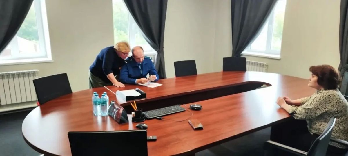Заместитель прокурора Заволжского района г. Ярославля Дмитрий Мизгирев провел выездной личный прием работников предприятия АО «СтальМост» Заместитель прокурора Заволжского района г. Ярославля Дмитрий Мизгирев провел выездной личный прием работников предприятия АО «СтальМост»