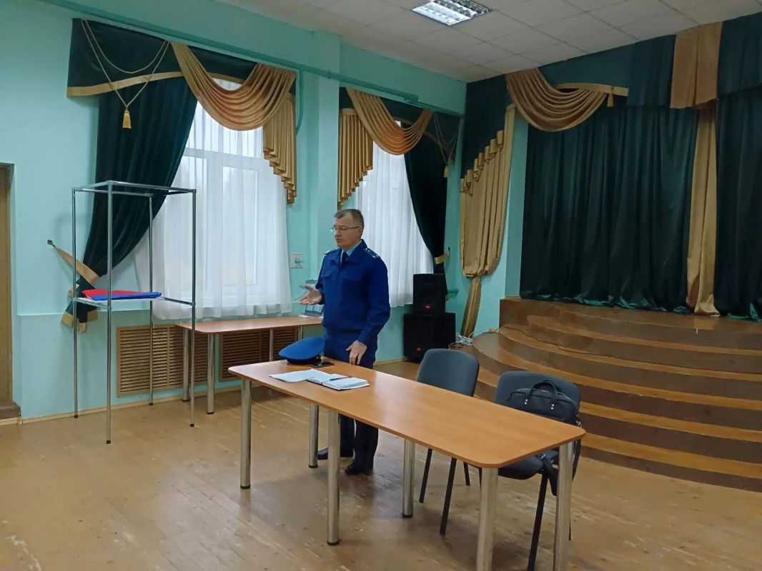 Прокурор Первомайского района Дмитрий Борисов встретился с жителями села Игнатцево Прокурор Первомайского района Дмитрий Борисов встретился с жителями села Игнатцево