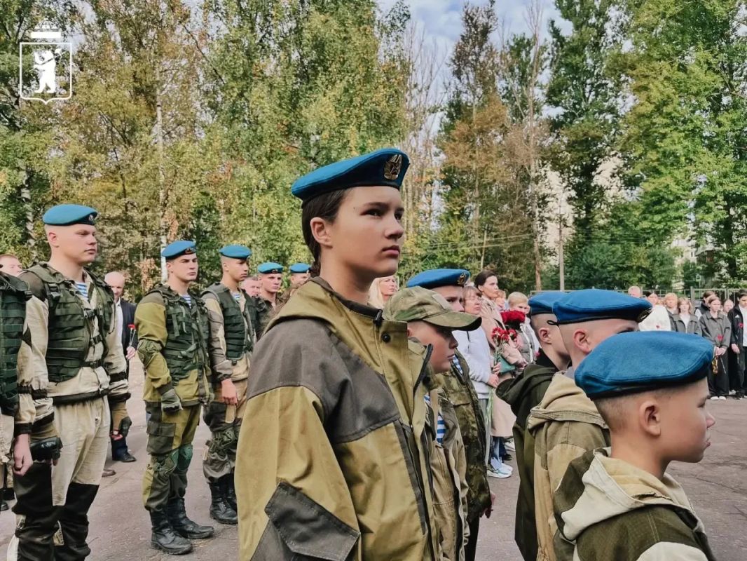 Артём Молчанов: Память о ярославском бойце увековечили на стене образовательного учреждения Артём Молчанов: Память о ярославском бойце увековечили на стене образовательного учреждения