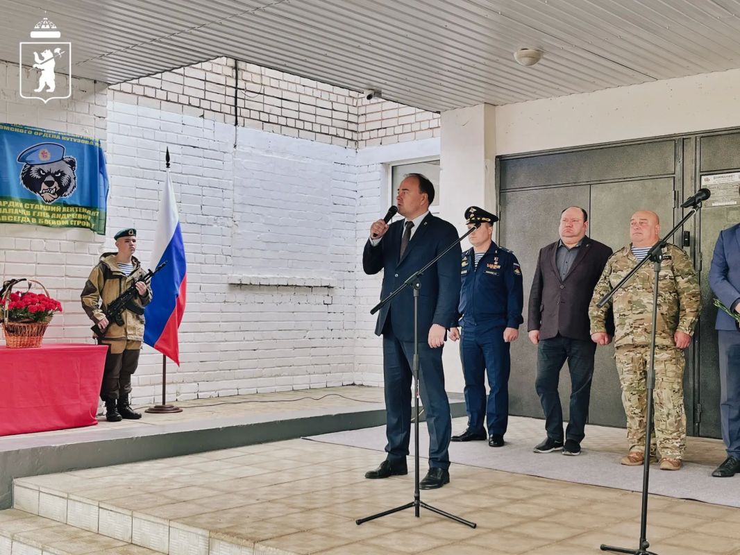 В Ярославле увековечили память погибшего десантника Глеба Палачева В Ярославле увековечили память погибшего десантника Глеба Палачева