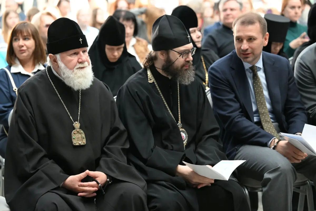 Михаил Евраев: Сегодня в Ростове Великом открылся межрегиональный форум «Единение», который проходит в преддверии 60-летия маршрута Золотое кольцо Михаил Евраев: Сегодня в Ростове Великом открылся межрегиональный форум «Единение», который проходит в преддверии 60-летия маршрута Золотое кольцо