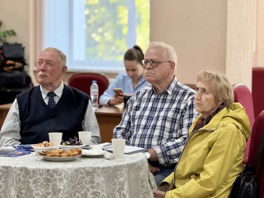 Артём Молчанов: С главой Переславль-Залесского муниципального округа Дмитрием Зяблицким провели несколько встреч с жителями: работниками сферы ЖКХ, ветеранами и молодыми активистами Артём Молчанов: С главой Переславль-Залесского муниципального округа Дмитрием Зяблицким провели несколько встреч с жителями: работниками сферы ЖКХ, ветеранами и молодыми активистами